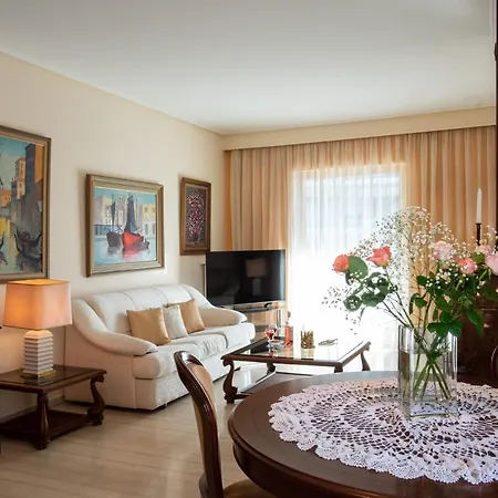 Hector's Flisvos Apartment *