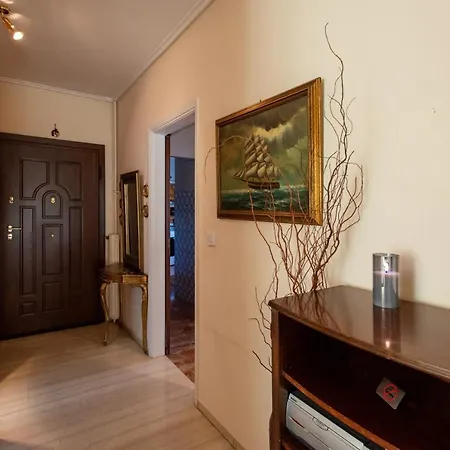 Apartment Hector's Flisvos *